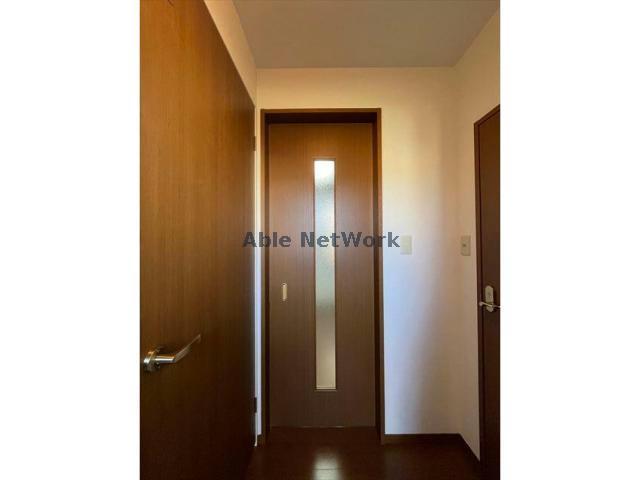 玄関　※同型タイプです。（102）