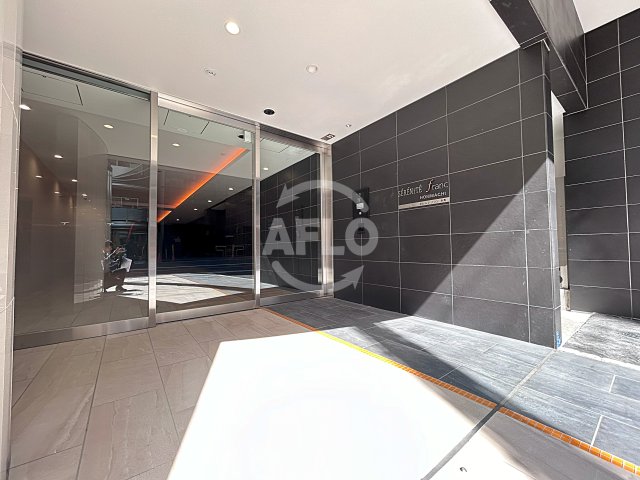 エントランス　セレニテフラン本町　エントランス