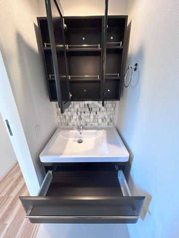 洗面設備　セレニテフラン本町　独立洗面台