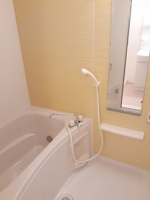 バス・シャワールーム　追い焚き付きでいつでも温かいお風呂に浸かれます☆