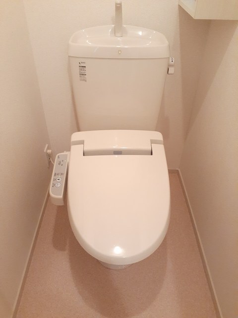 トイレ　温水洗浄便座つき！