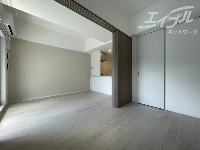 居室・リビング　お部屋広めになります。