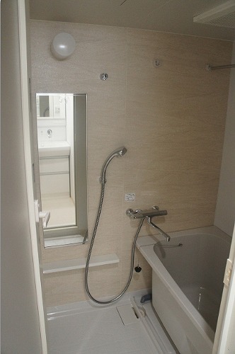 バス・シャワールーム　追い焚き・浴室暖房乾燥機付きのバスルーム♪