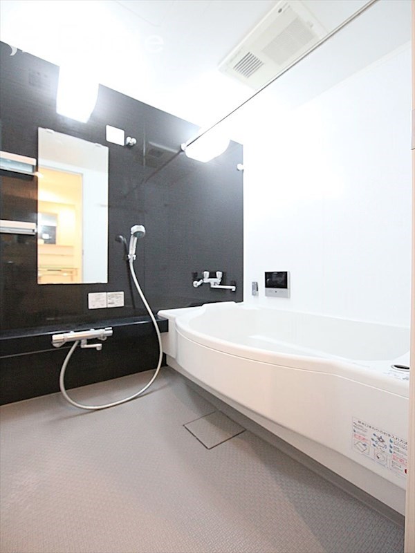 バス・シャワールーム　バスルーム