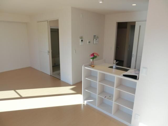 その他部屋・スペース　バルコニー側からみたお部屋