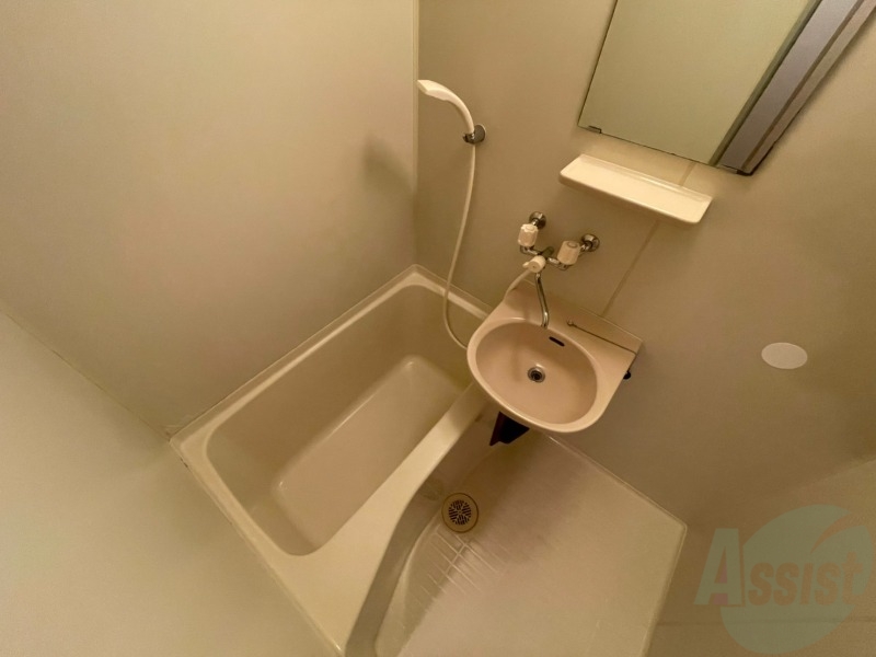 バス・シャワールーム　ユニットバスです。疲れを癒すのに欠かせませんね！