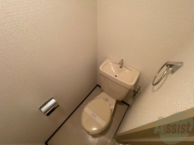 トイレ　こちらはトイレです。清潔感があり、安心して使用できます。