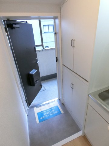 玄関　収納もある玄関です