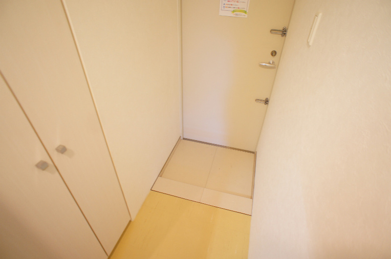 玄関　写真は別号室です。現況優先になります。