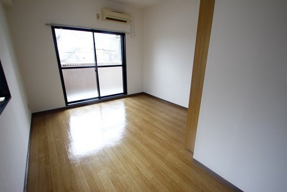 居室・リビング　※別部屋の写真です