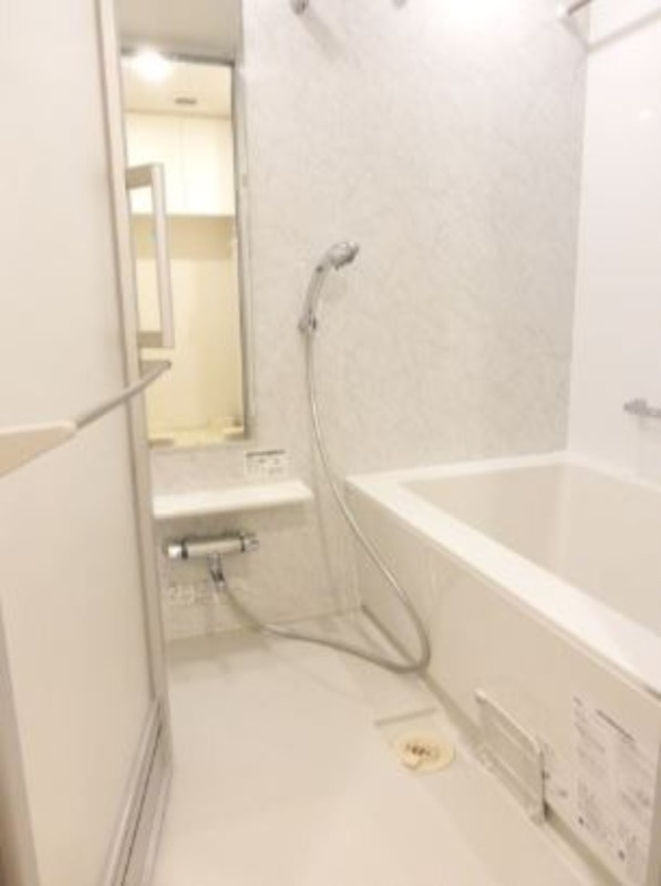 バス・シャワールーム　追い焚き機能、浴室乾燥機付き♪