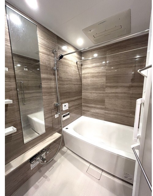 バス・シャワールーム　雨の日でも安心の浴室乾燥機付きです♪