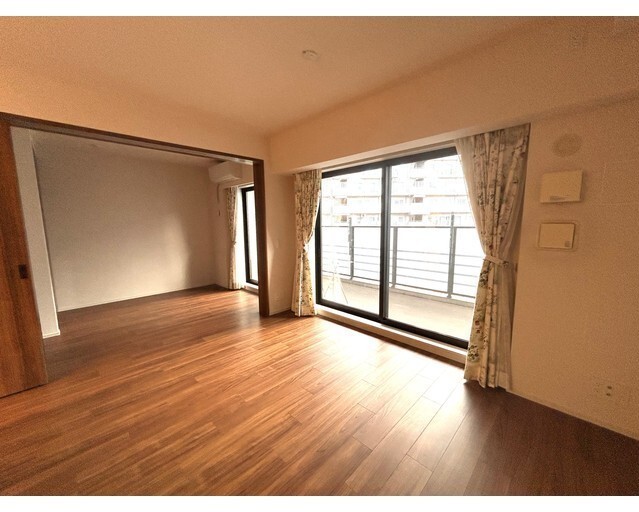 居室・リビング　開放感のあるゆったりとしたお部屋です♪