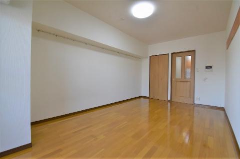 居室・リビング　室内