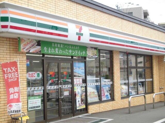 コンビニ　セブンイレブン函館十字街店（コンビニ）まで358m