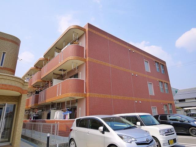 建物外観　落ち着いた雰囲気の外観です