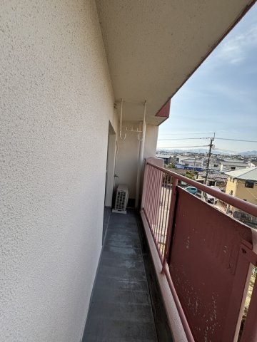 バルコニー　落ち着いた色調の洋室です