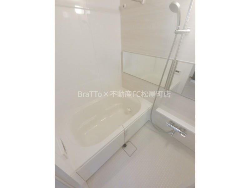 バス・シャワールーム　バス（追い焚き機能・浴室乾燥機付き）