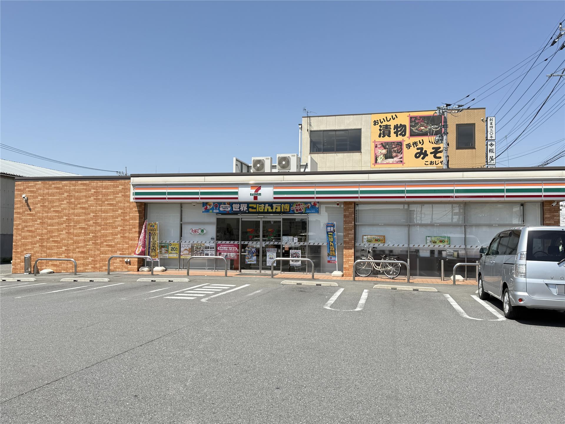 コンビニ　セブンイレブン高崎問屋町店（コンビニ）まで375m