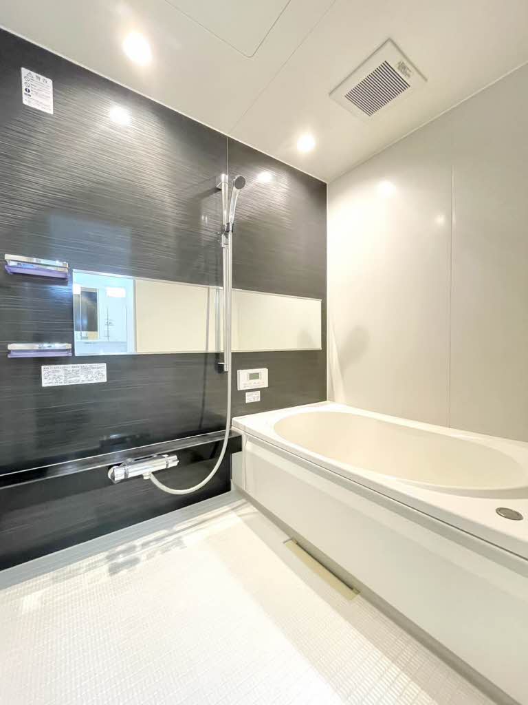 バス・シャワールーム　追い焚き機能付き♪