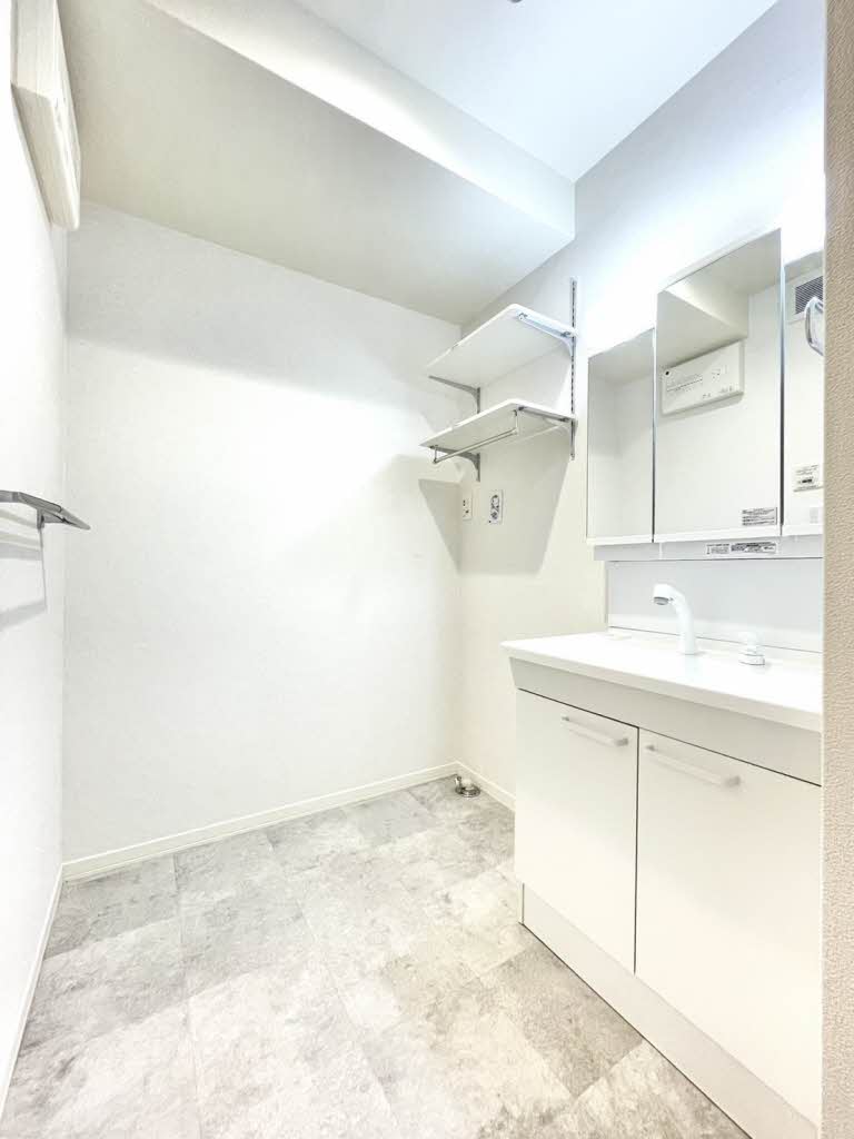 洗面設備　シャワー付洗面台♪