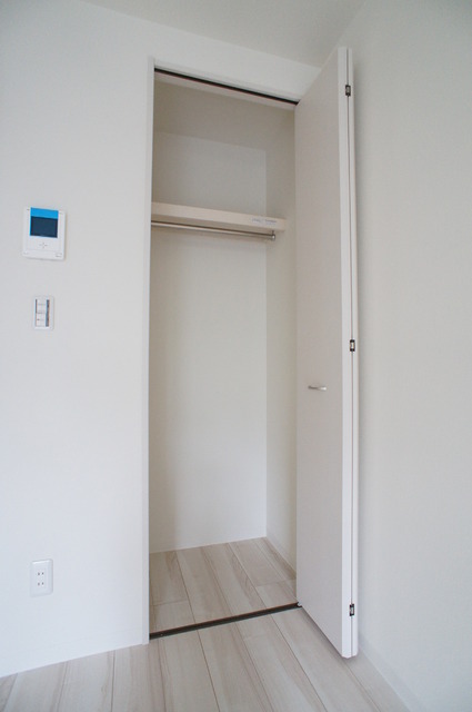 収納　ロングコート・ワンピースなど収納可能な縦長収納です！