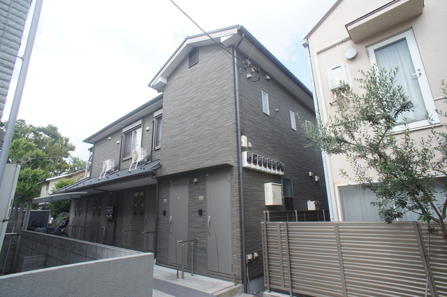 建物外観　京王井の頭線「高井戸駅」より徒歩１０分のお部屋です☆