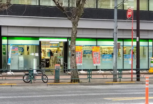 コンビニ　ファミリーマート 神楽坂一丁目店（コンビニ）まで630m