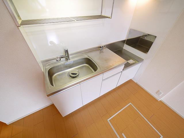 キッチン　コンパクトなキッチンで掃除もラクラク