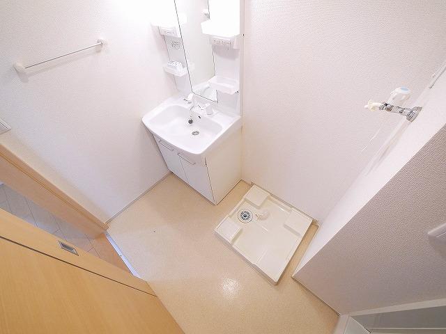 洗面設備　コンパクトで使いやすい洗面所