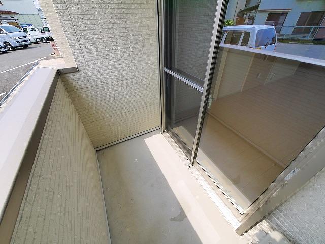 バルコニー　外からの目が気にならないバルコニーで洗濯物が干せます
