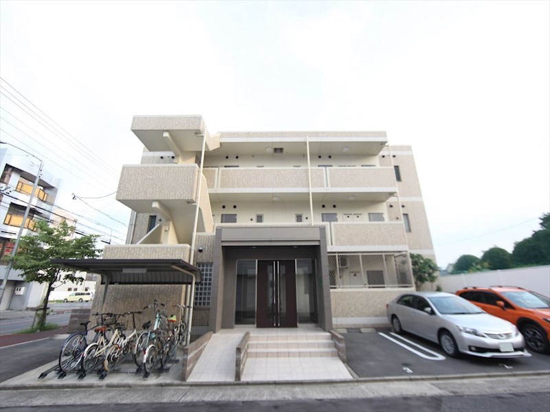 建物外観　外観　オートロック付　屋根付き駐輪場　敷地内平面駐車場