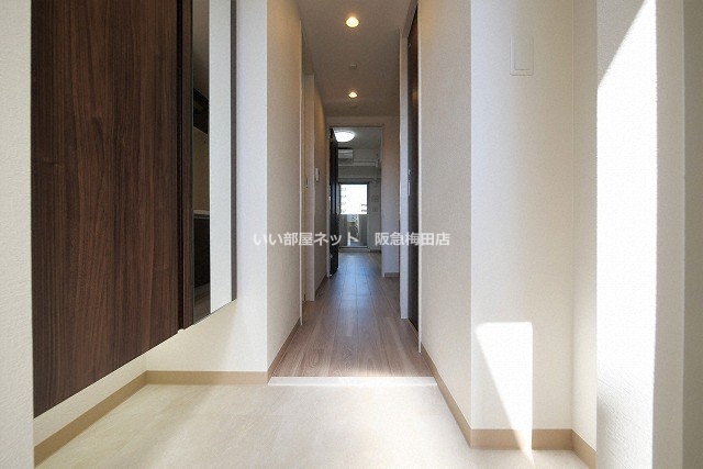 玄関　※同仕様写真となります。