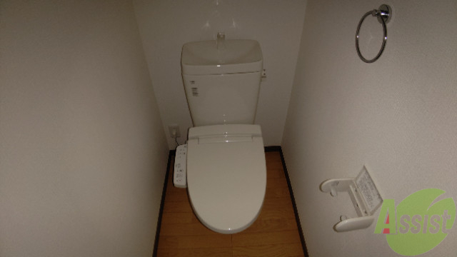 トイレ　ウォシュレット機能がついたトイレです。安心して使用できますね