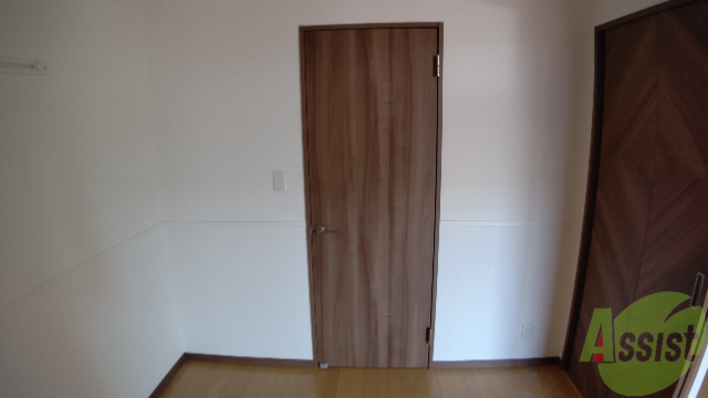 収納　収納はこちらです。大きい荷物や洋服はこちらへ収納できますね。