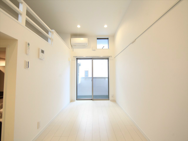 バルコニー　洋室5.45帖　ロフト4.95帖（収納でも部屋でも使えます）