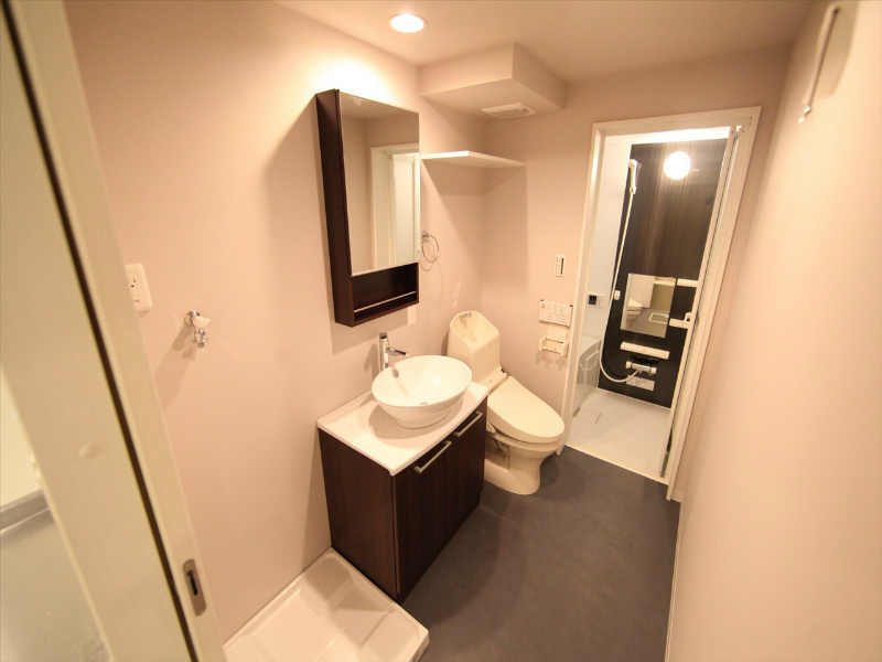 洗面設備　脱衣所　デザイン独立洗面台　洗濯機ご用意できます