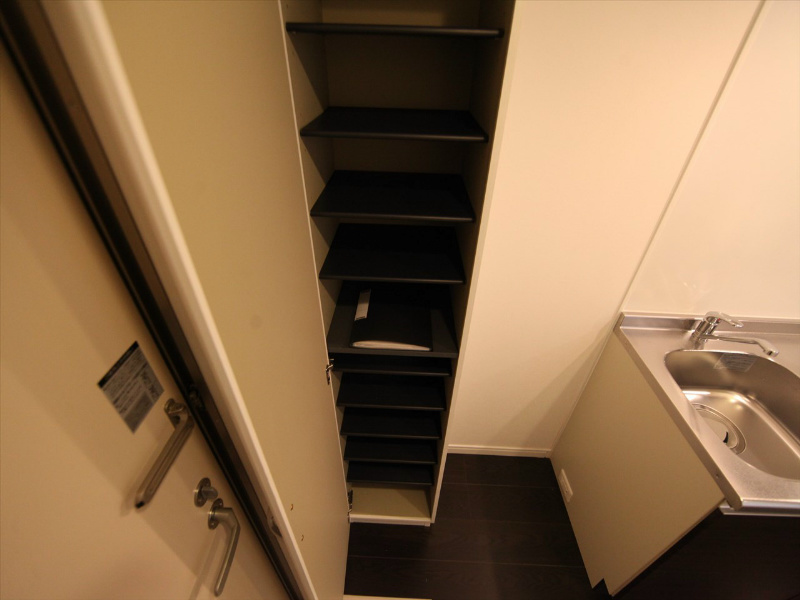 玄関　玄関　シューズボックス付（収納充実してます）