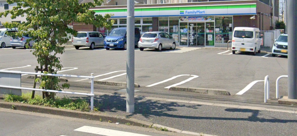 コンビニ　ファミリーマート滝山一丁目店（コンビニ）まで418m