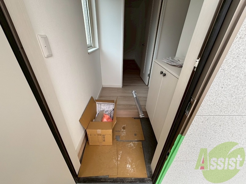 玄関　玄関の様子です。明るい印象ですね。気分もあがりそう。