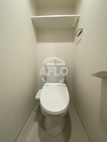 トイレ　プレサンス天神橋六丁目ヴォワール　温水洗浄便座