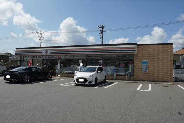 コンビニ　セブンイレブン 飯塚西町店（コンビニ）まで334m
