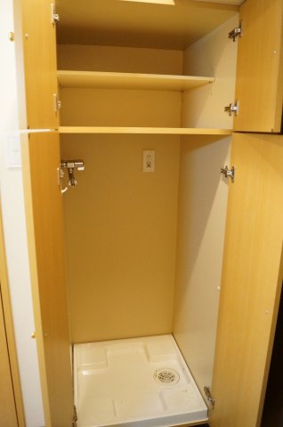 その他設備　防水パン付きの洗濯機置場です・