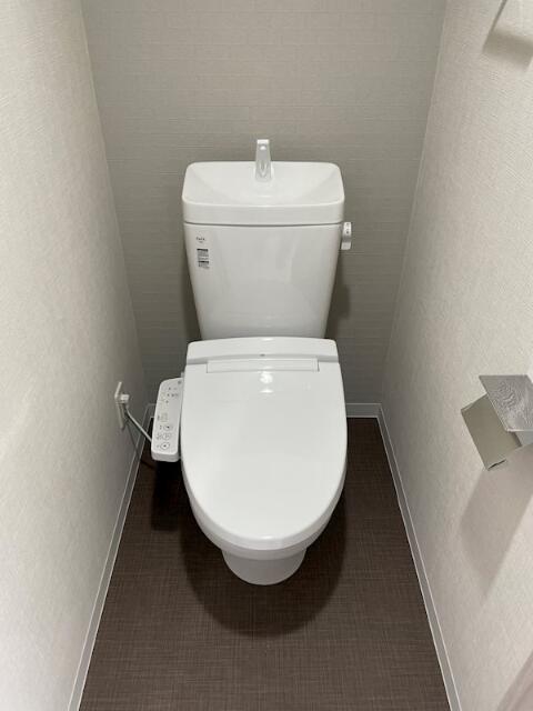 トイレ　温水洗浄便座です