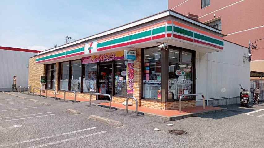 コンビニ　セブン－イレブン福岡高木１丁目店（コンビニ）まで526m