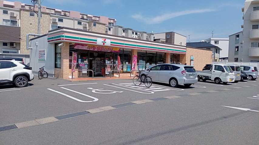 コンビニ　セブン－イレブン福岡宮竹小前店（コンビニ）まで451m