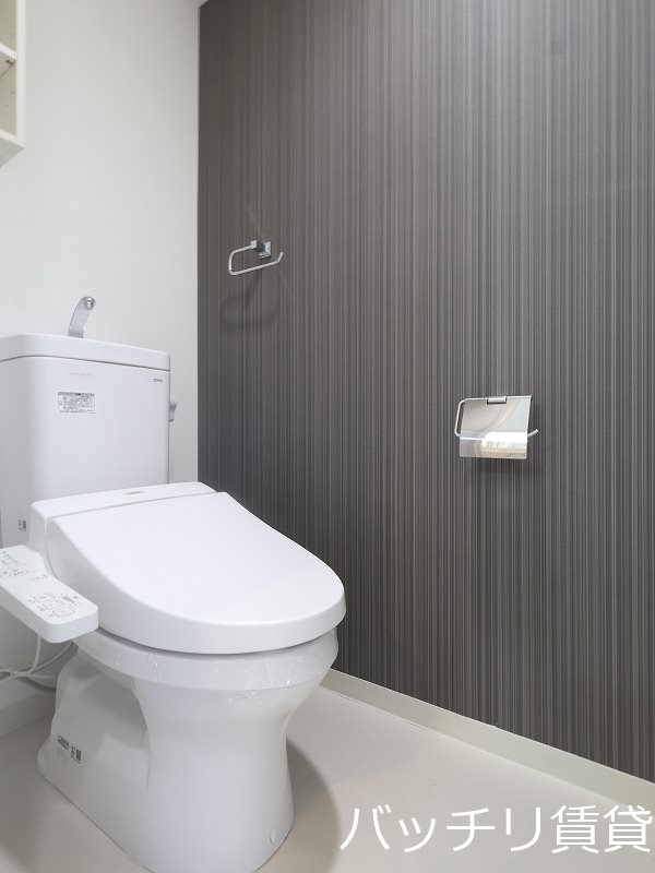 トイレ　画像は別号室タイプの為現状を優先致します。