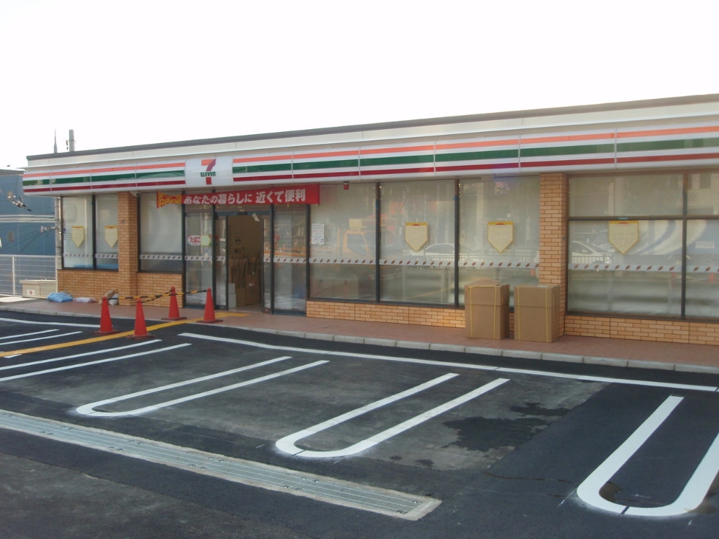 コンビニ　セブン-イレブン 豊中桜の町５丁目店（コンビニ）まで303m