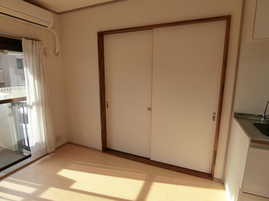 キッチン　103と104をつなぐ扉