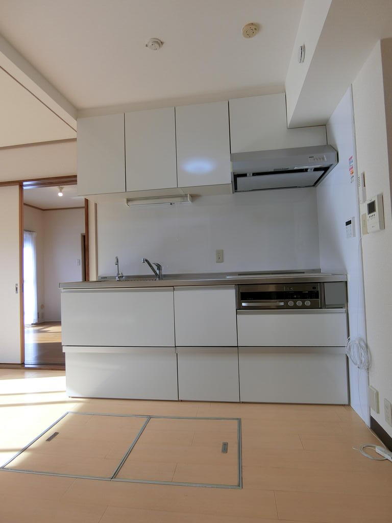 キッチン　システムキッチン　ビルトインIHコンロ3口・グリル付き